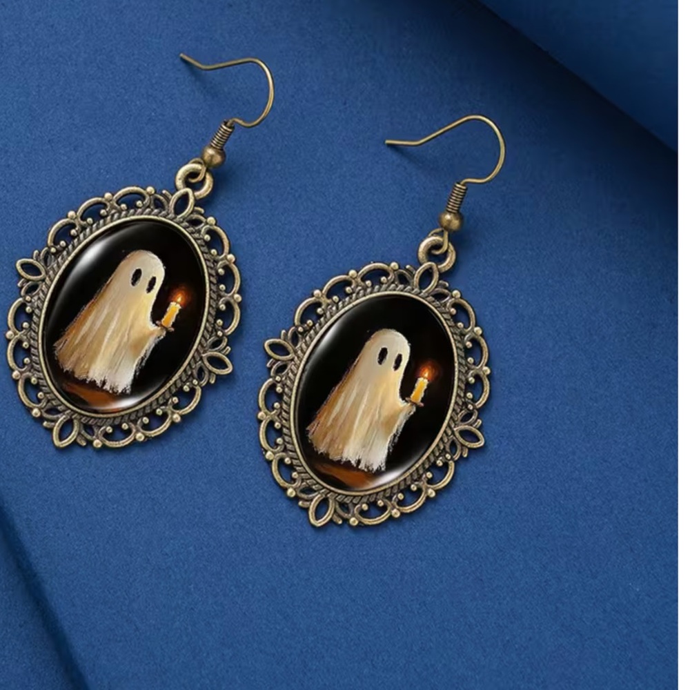 NEW! 9/16 👻🩷👻Vintage Bronze Ghost Cameo Drop Earrings in Black and Gold